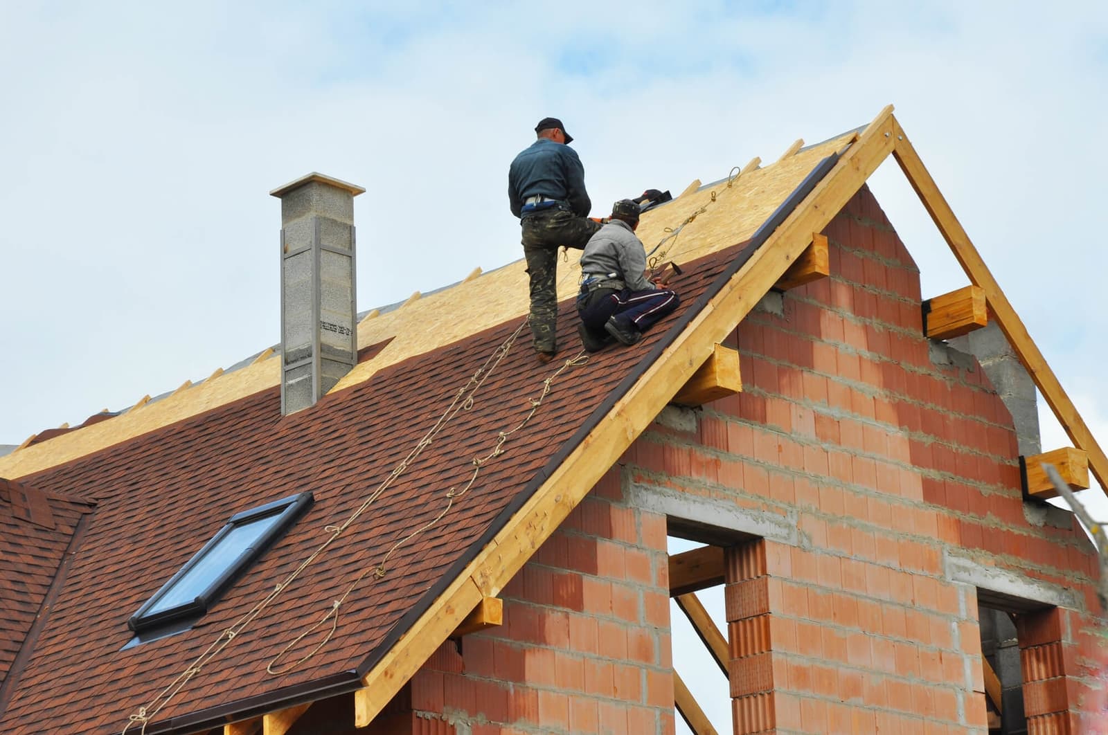 5 Ways to Get Roofing Leads & Turn Them into Roofing Sales